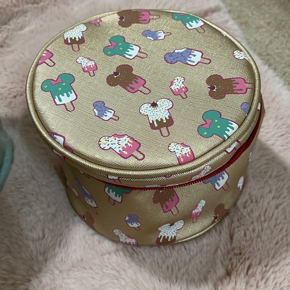 Danielle Nicole Disney bag - Picture 5 of 6